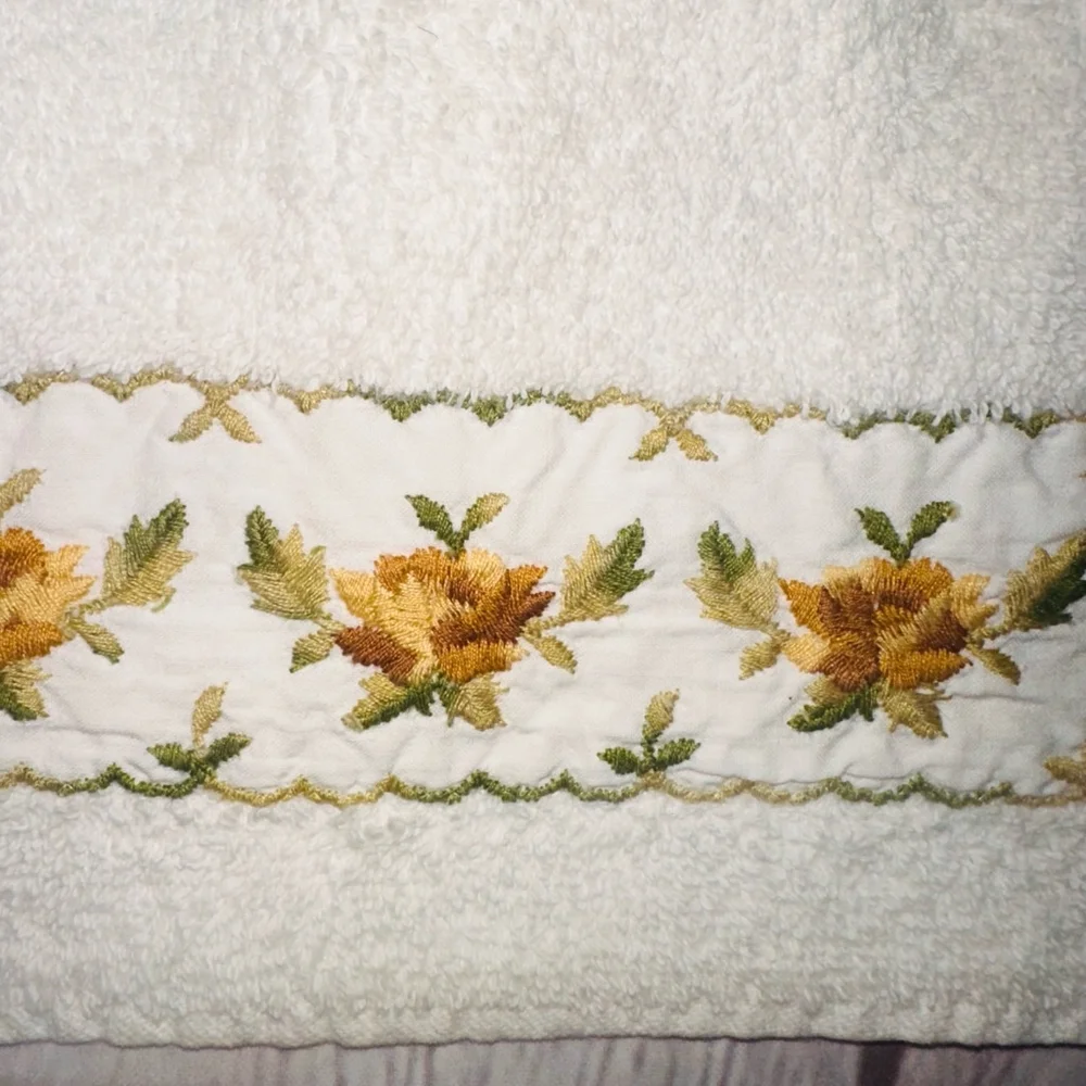 Vintage New Yorker By Fieldcrest Hand Towels and Washcloth Terry Cloth Set of 2